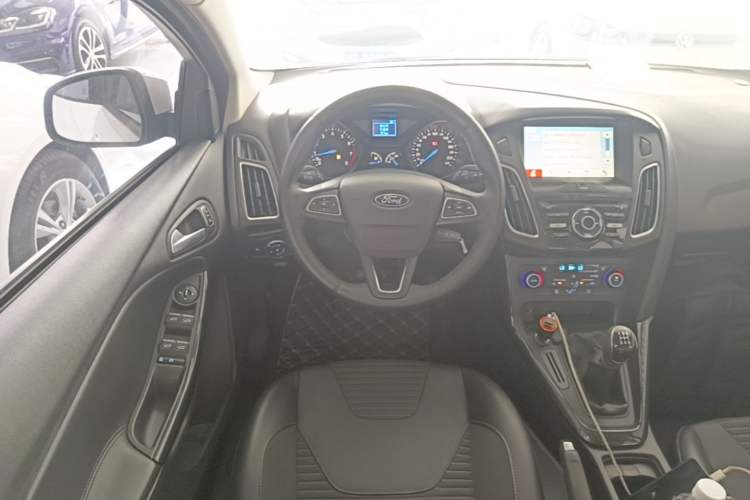 Used Ford Focus 2017 Hatchback 1.6L Manual Fashion Edition SmartDrive Version Steering Wheel