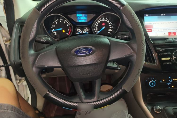 Used Ford Focus 2017 Sedan 1.6L Automatic Comfort Plus SmartDrive Edition Steering Wheel