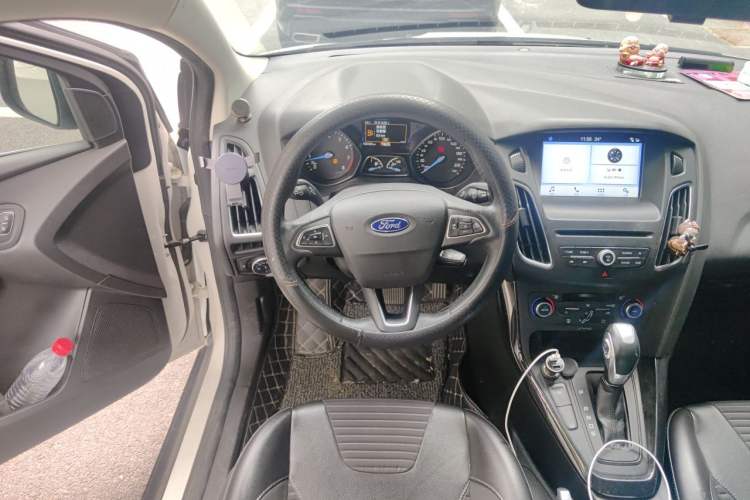 Used Ford Focus 2017 Sedan EcoBoost 180 Automatic Elite Model Steering Wheel