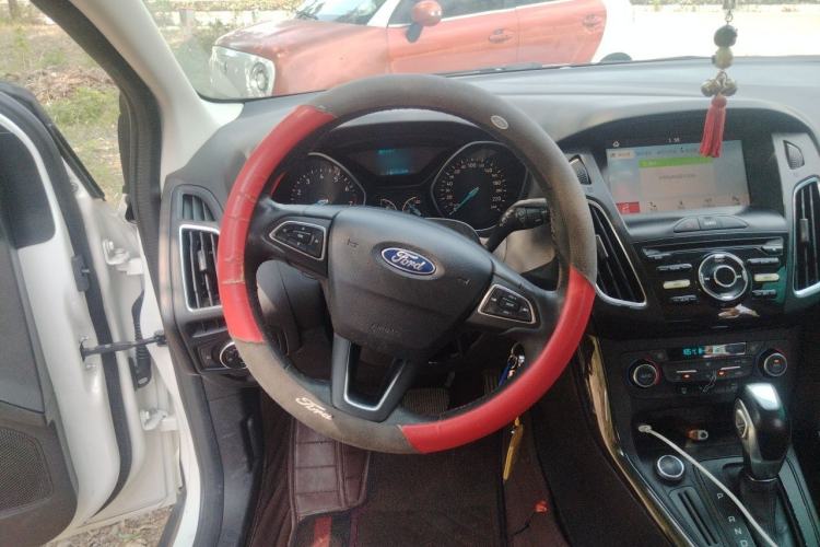 Used Ford Focus 2017 Hatchback 1.6L Automatic Fashion Edition Smart Drive Version Steering Wheel
