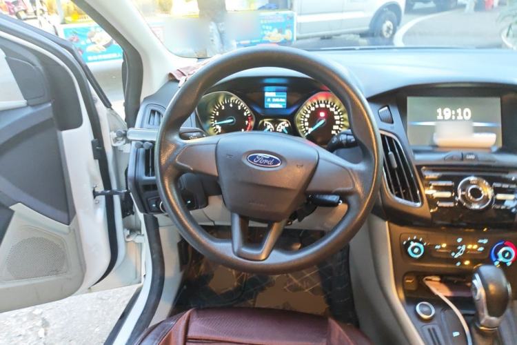 Used Ford Focus 2017 Sedan 1.6L Automatic Comfort Plus SmartDrive Edition Steering Wheel