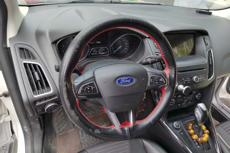 Used Ford Focus 2017 Sedan EcoBoost 180 Automatic Elite Model Steering Wheel