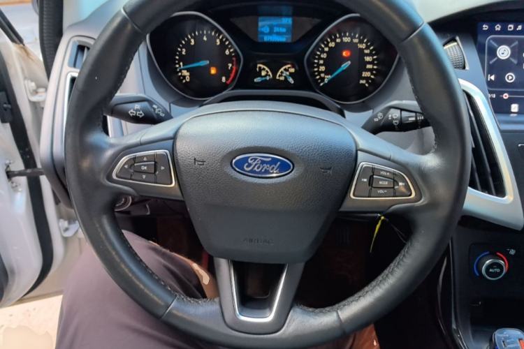 Used Ford Focus 2017 Sedan 1.6L Manual Fashion Edition Smart Drive Version Steering Wheel