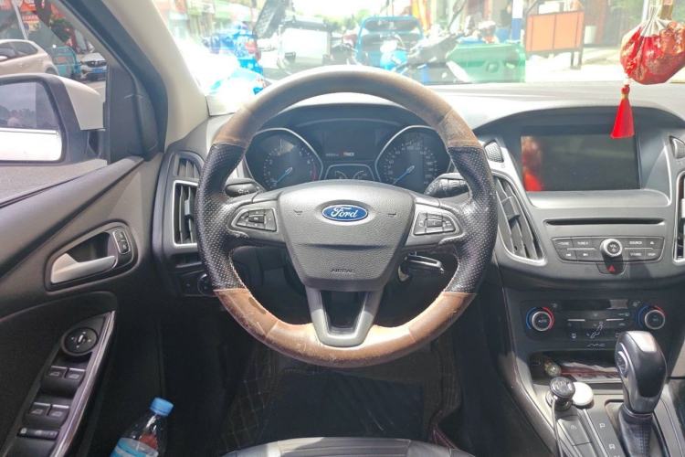 Used Ford Focus 2017 Hatchback EcoBoost 180 Automatic Elite Model Steering Wheel