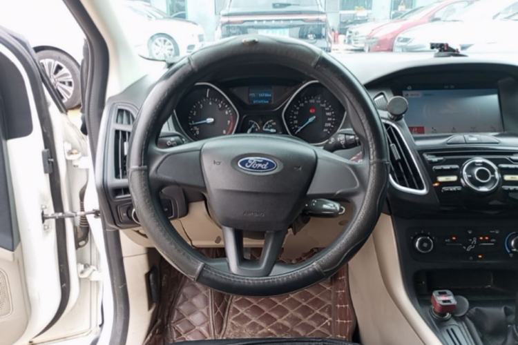 Used Ford Focus 2017 Sedan 1.6L Manual Comfort Plus SmartDrive Edition Steering Wheel