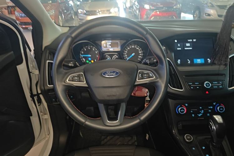 Used Ford Focus 2017 1.5T CTCC White and Black Limited Edition Steering Wheel