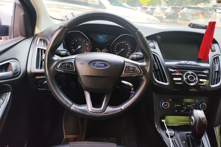 Used Ford Focus 2017 Hatchback 1.6L Automatic Fashion Edition Smart Drive Version Steering Wheel