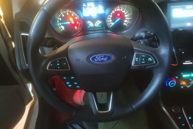 Used Ford Focus 2017 Sedan EcoBoost 180 Automatic Flagship Model Steering Wheel