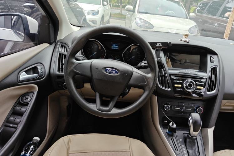 Used Ford Focus 2017 Sedan 1.6L Automatic Comfort Plus SmartDrive Edition Steering Wheel