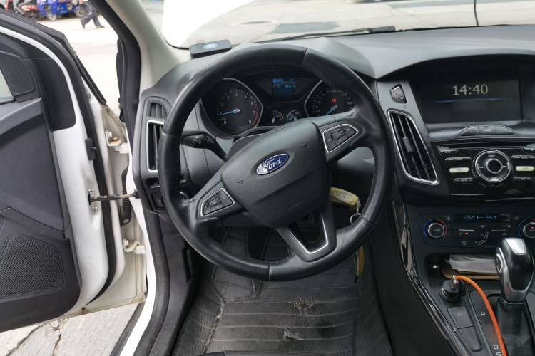 Used Ford Focus 2017 Sedan EcoBoost 125 Automatic Supreme Style SmartDrive Edition Steering Wheel