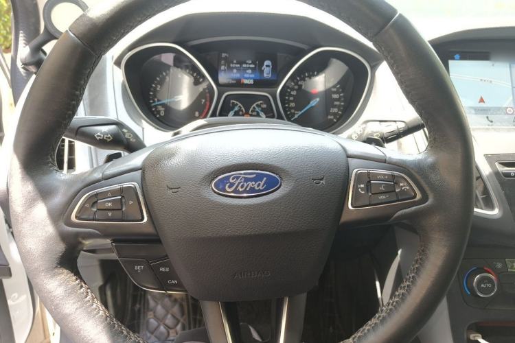 Used Ford Focus 2017 Hatchback EcoBoost 180 Automatic Sport Model Steering Wheel