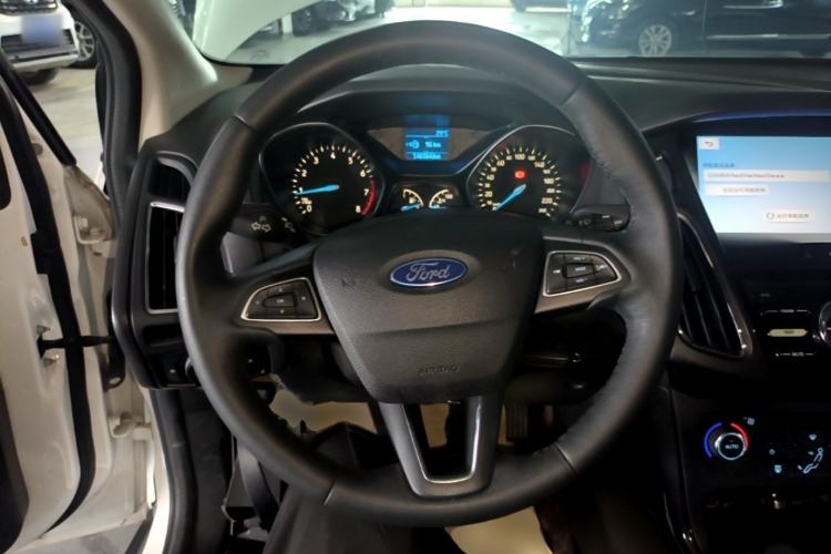 Used Ford Focus 2017 Sedan 1.6L Manual Fashion Edition Smart Drive Version Steering Wheel