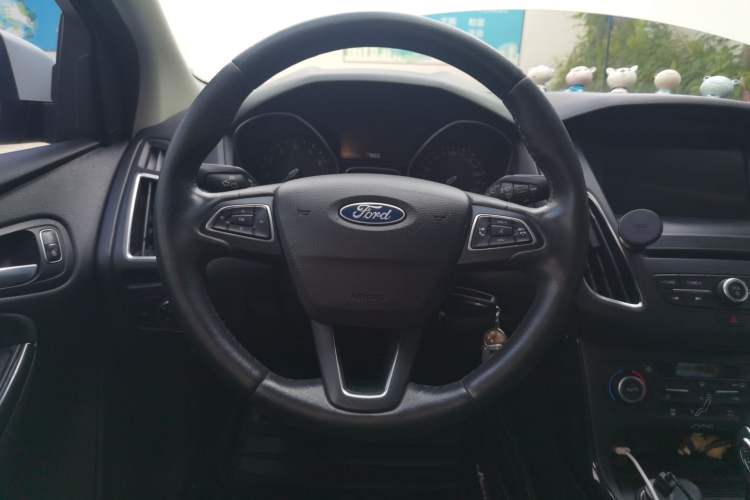 Used Ford Focus 2017 Hatchback EcoBoost 180 Automatic Elite Model Steering Wheel