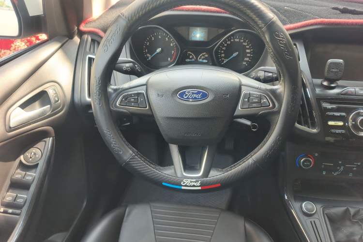 Used Ford Focus 2017 Sedan 1.6L Manual Fashion Edition Smart Drive Version Steering Wheel