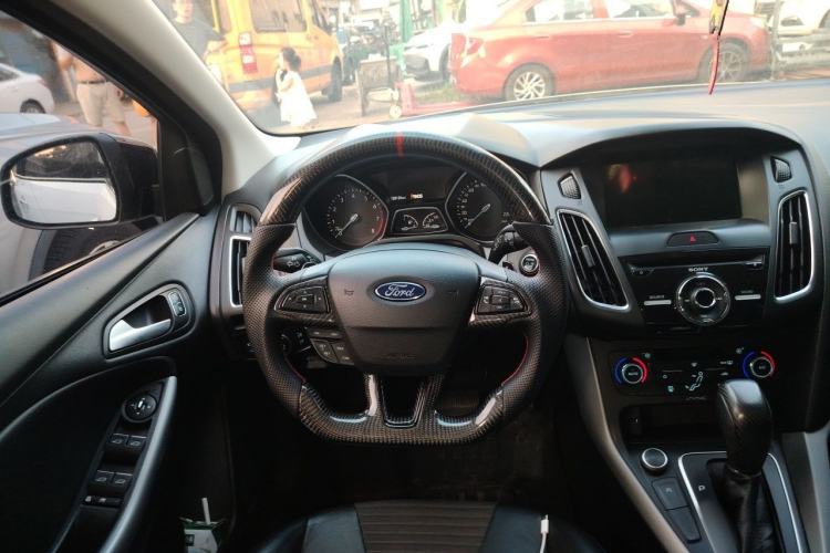 Used Ford Focus 2017 Hatchback EcoBoost 180 Automatic Sport Model Steering Wheel
