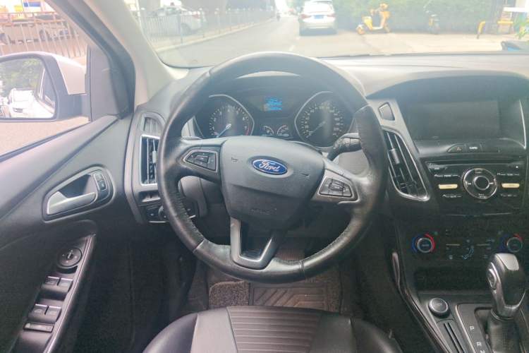 Used Ford Focus 2017 Hatchback 1.6L Automatic Fashion Edition Smart Drive Version Steering Wheel
