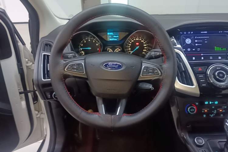 Used Ford Focus 2017 Hatchback 1.6L Automatic Fashion Edition Smart Drive Version Steering Wheel