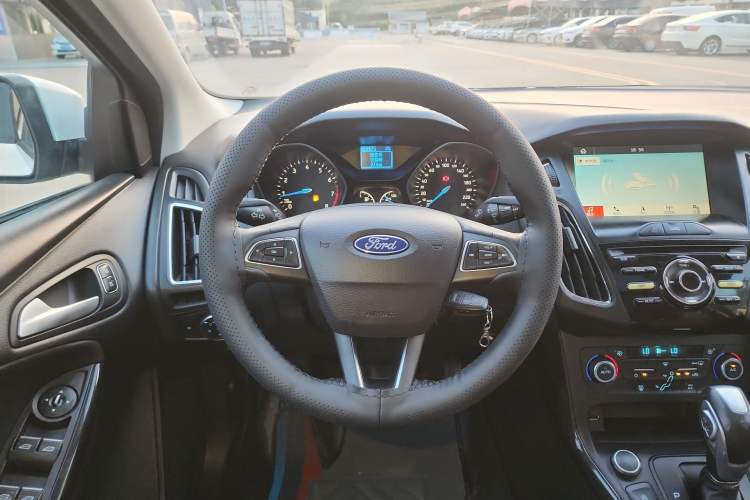 Used Ford Focus 2017 Sedan EcoBoost 125 Automatic Supreme Style SmartDrive Edition Steering Wheel