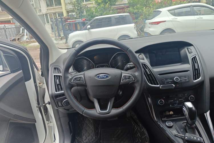 Used Ford Focus 2017 1.5T CTCC White and Black Limited Edition Steering Wheel