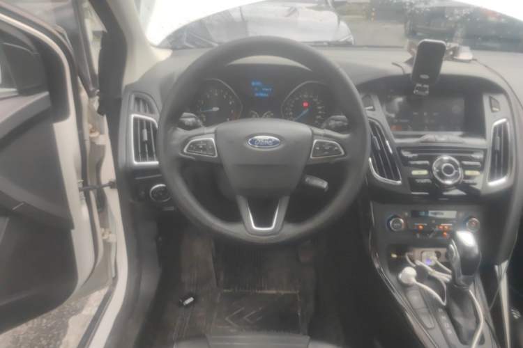 Used Ford Focus 2017 Sedan EcoBoost 125 Automatic Supreme Style SmartDrive Edition Steering Wheel