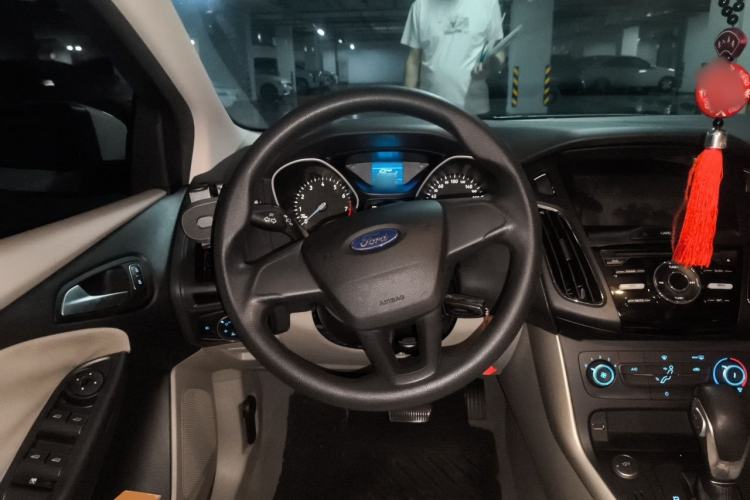 Used Ford Focus 2017 Sedan 1.6L Automatic Comfort Plus SmartDrive Edition Steering Wheel