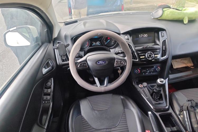 Used Ford Focus 2017 Hatchback 1.6L Manual Fashion Edition SmartDrive Version Steering Wheel