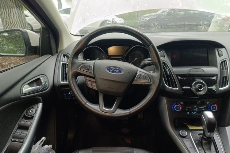 Used Ford Focus 2017 Hatchback EcoBoost 180 Automatic Sport Model Steering Wheel