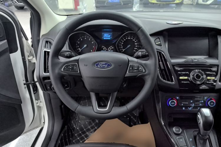 Used Ford Focus 2017 Hatchback EcoBoost 125 Automatic - Ultra-Powerful Style Edition with Smart Drive Features Steering Wheel