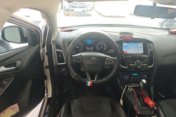 Used Ford Focus 2017 Sedan EcoBoost 125 Automatic Supreme Style SmartDrive Edition Steering Wheel