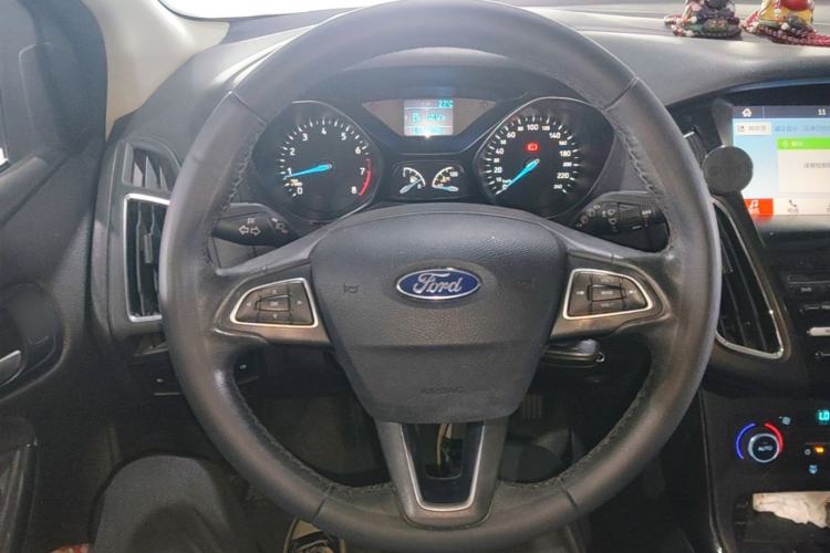 Used Ford Focus 2017 Hatchback 1.6L Manual Fashion Edition SmartDrive Version Steering Wheel