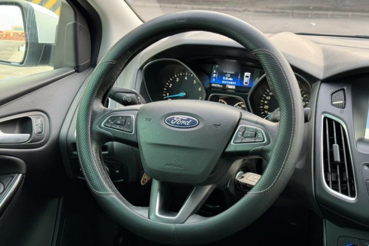Used Ford Focus 2017 Sedan EcoBoost 180 Automatic Elite Model Steering Wheel
