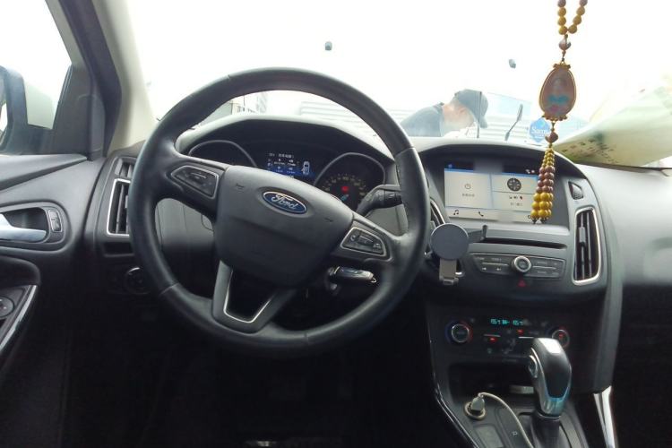 Used Ford Focus 2017 Sedan EcoBoost 180 Automatic Elite Model Steering Wheel