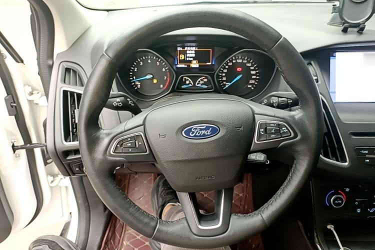 Used Ford Focus 2017 Sedan EcoBoost 180 Automatic Elite Model Steering Wheel