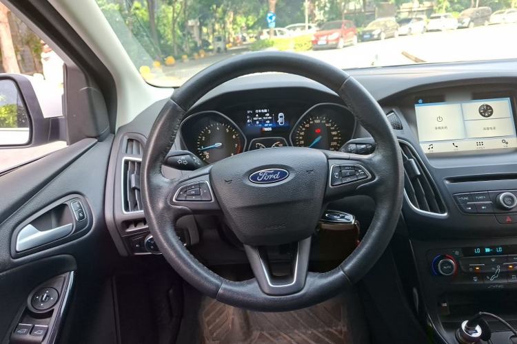 Used Ford Focus 2017 Sedan EcoBoost 180 Automatic Elite Model Steering Wheel