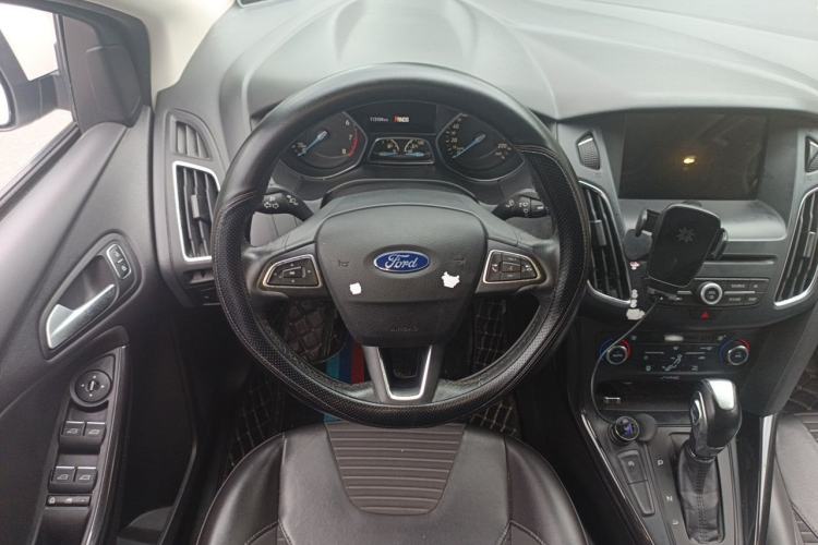 Used Ford Focus 2017 Sedan EcoBoost 180 Automatic Elite Model Steering Wheel