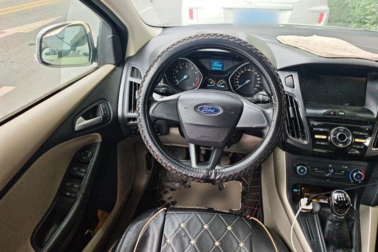 Used Ford Focus 2017 Sedan 1.6L Manual Comfort Plus SmartDrive Edition Steering Wheel