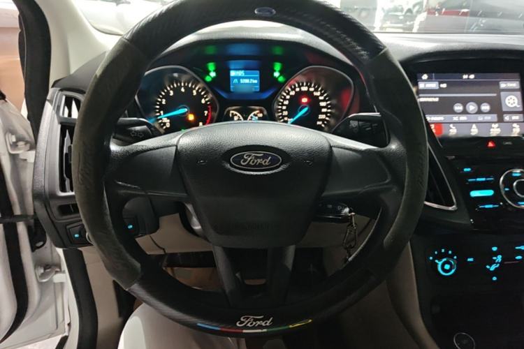Used Ford Focus 2017 Sedan 1.6L Automatic Comfort Plus SmartDrive Edition Steering Wheel