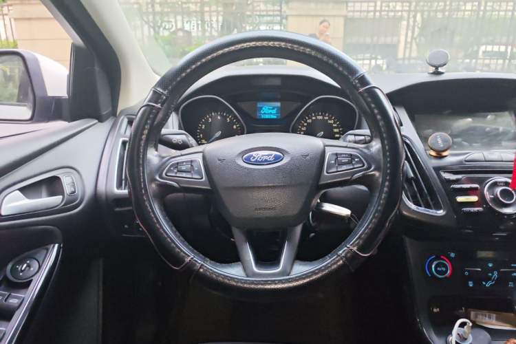 Used Ford Focus 2017 Sedan EcoBoost 125 Automatic Supreme Style SmartDrive Edition Steering Wheel