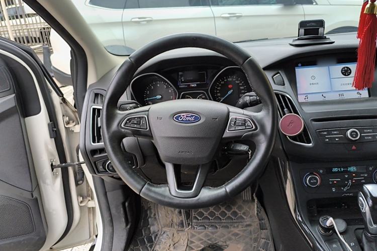 Used Ford Focus 2017 Sedan EcoBoost 180 Automatic Elite Model Steering Wheel