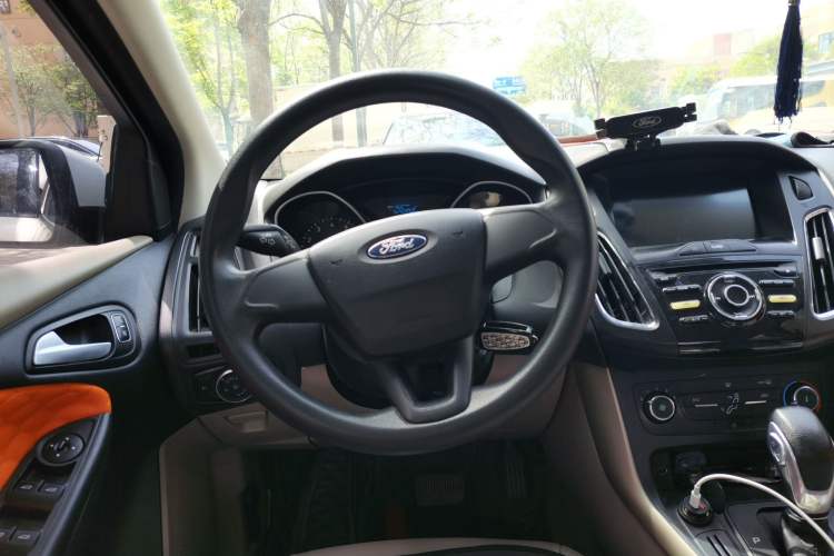 Used Ford Focus 2017 Sedan 1.6L Automatic Comfort Plus SmartDrive Edition Steering Wheel
