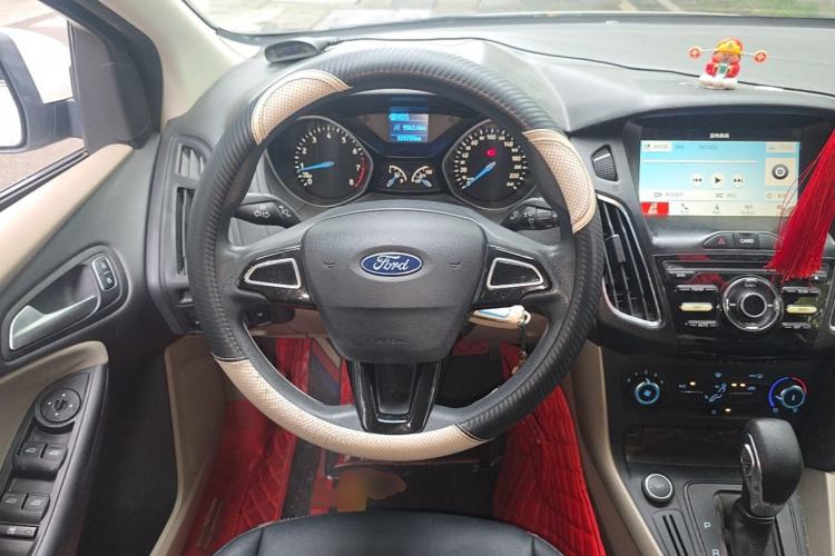 Used Ford Focus 2017 Sedan 1.6L Automatic Comfort Plus SmartDrive Edition Steering Wheel