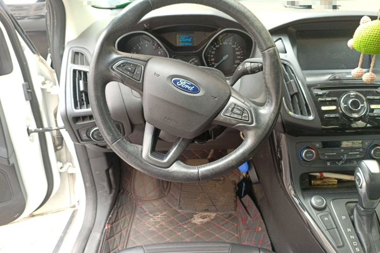Used Ford Focus 2017 Sedan EcoBoost 125 Automatic Supreme Style SmartDrive Edition Steering Wheel