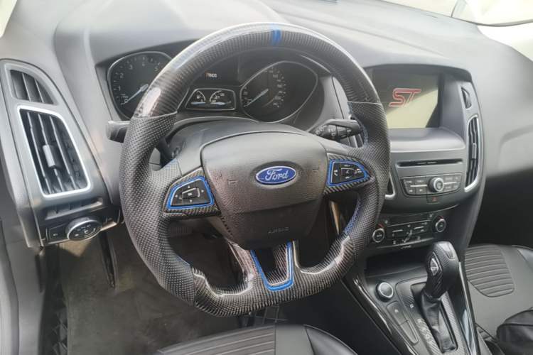 Used Ford Focus 2017 Hatchback EcoBoost 180 Automatic Elite Model Steering Wheel