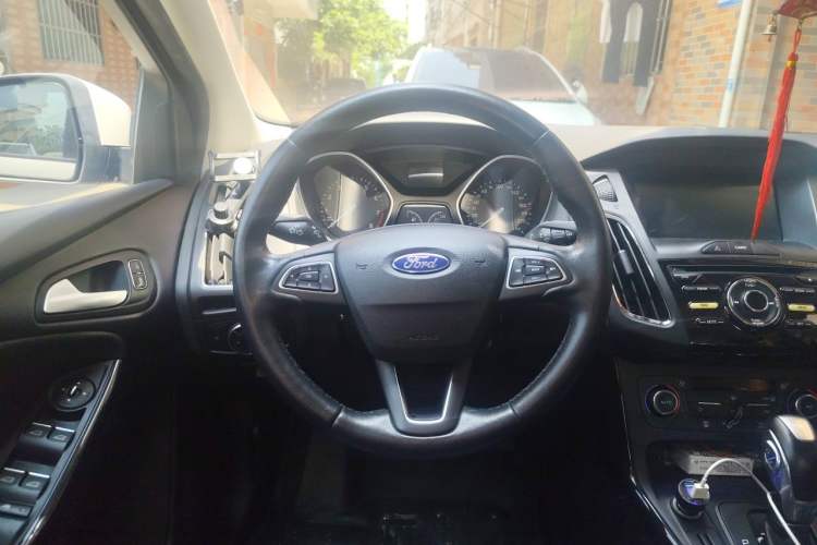 Used Ford Focus 2017 Sedan 1.6L Automatic Fashion Edition Smart Drive Version Steering Wheel