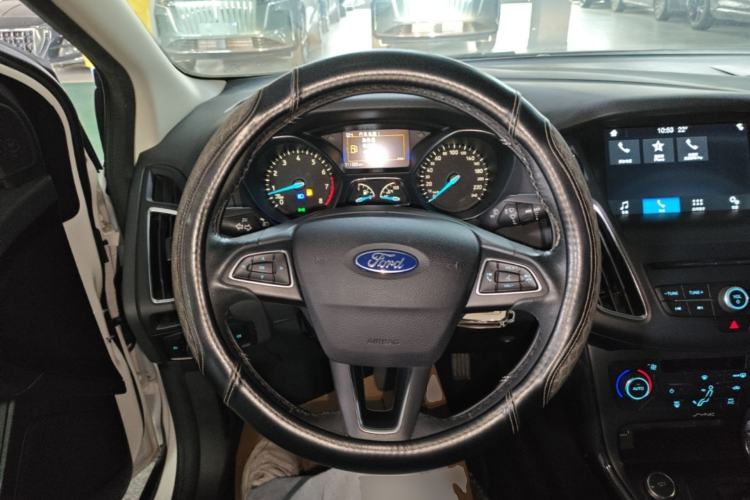 Used Ford Focus 2017 Sedan EcoBoost 180 Automatic Elite Model Steering Wheel