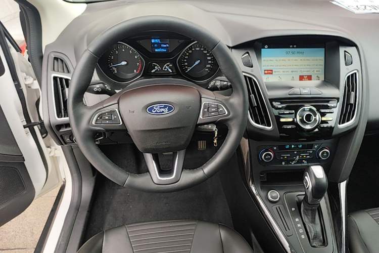 Used Ford Focus 2017 Hatchback 1.6L Automatic Fashion Edition Smart Drive Version Steering Wheel