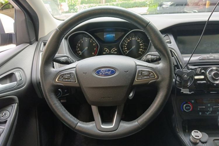 Used Ford Focus 2017 Sedan EcoBoost 125 Automatic Supreme Style SmartDrive Edition Steering Wheel