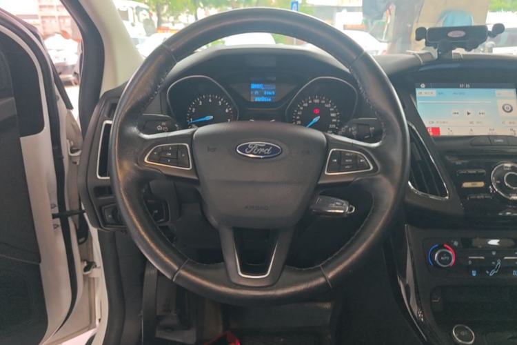 Used Ford Focus 2017 Hatchback 1.6L Automatic Fashion Edition Smart Drive Version Steering Wheel