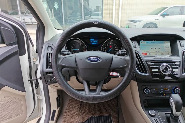 Used Ford Focus 2017 Sedan 1.6L Automatic Comfort Plus SmartDrive Edition Steering Wheel