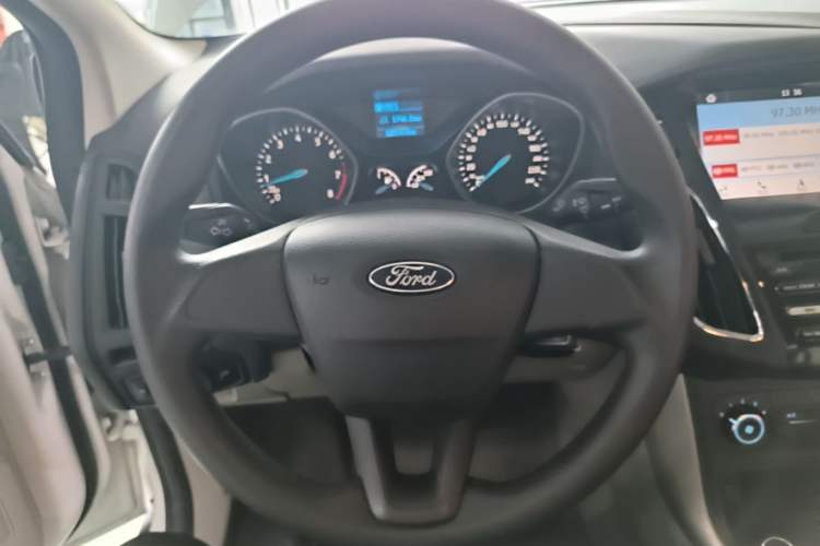 Used Ford Focus 2017 Sedan 1.6L Automatic Comfort Plus SmartDrive Edition Steering Wheel